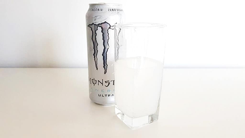 Monster Energy Ultra biały (bez kalorii) - wygląd napoju