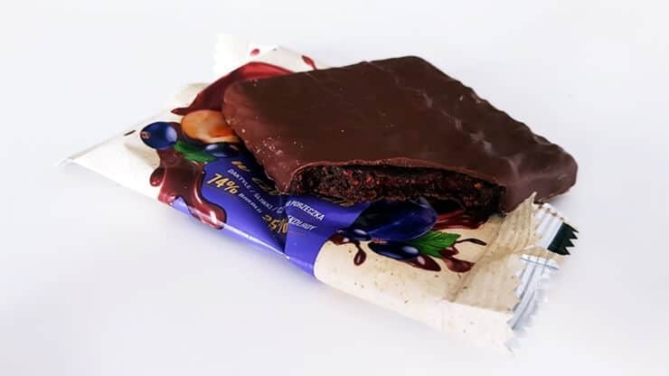 Bakaliowa Tabliczka, Bakalland (śliwka & czarna porzeczka) - wygląd czekolady