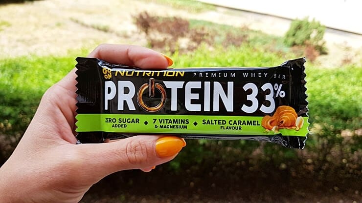 Baton GO ON Protein 33% (słony karmel)